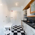 Living Chiado Лиссабон